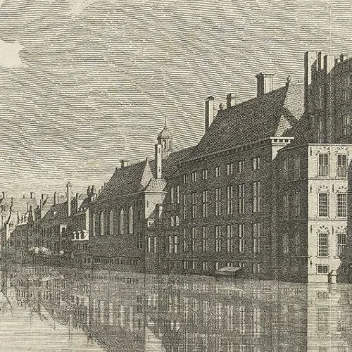 Historisch museum met schilderijen en oude martelwerktuigen.