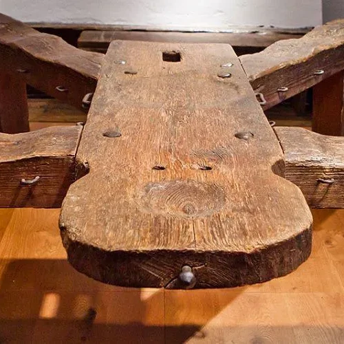 Breekbank in een ruimte van de museum
