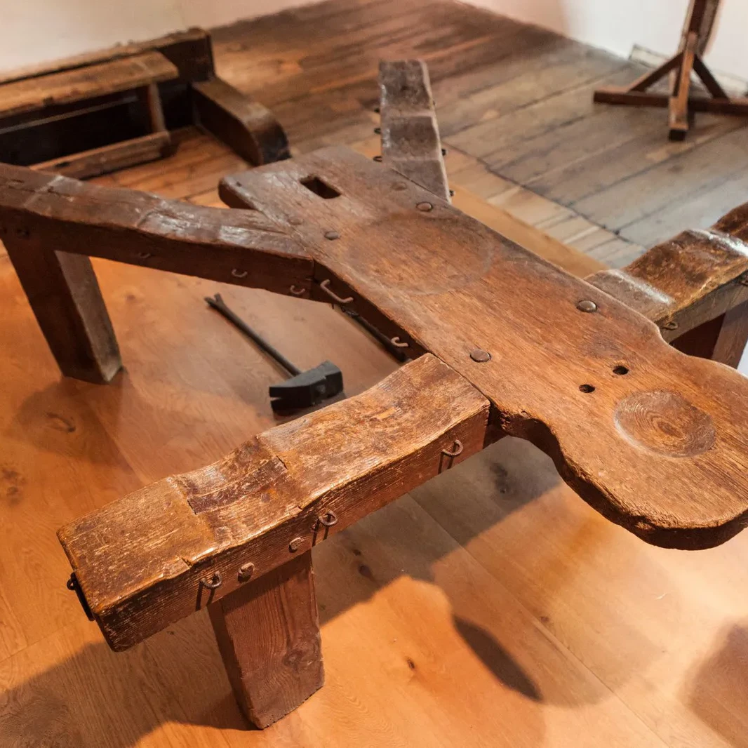 Breekbank in het museum De Gevangenpoort, educatieve tentoonstelling.