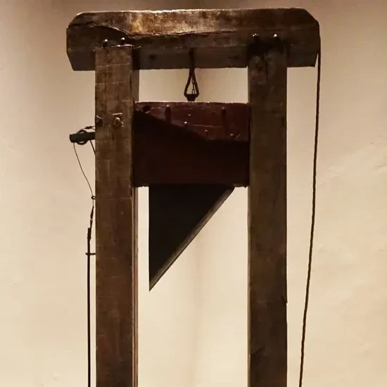 Guillotine als tentoonstellingsstuk in museum De Gevangenpoort.