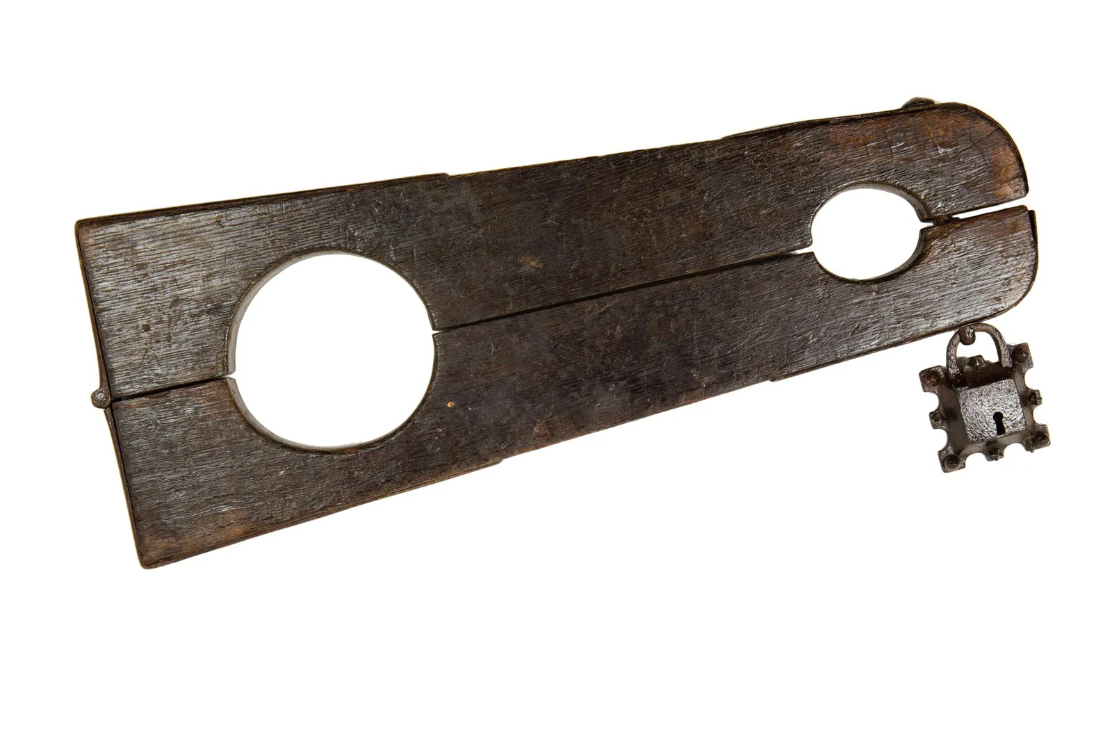Topstukken van het museum: nek- en armblok als martelwerktuig.
