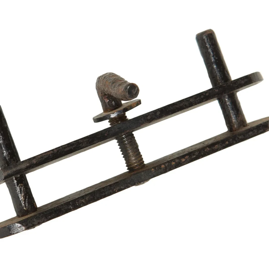Vingerklem, een oud martelwerktuig in het museum De Gevangenpoort.